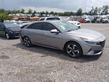 Hyundai Elantra  2022 