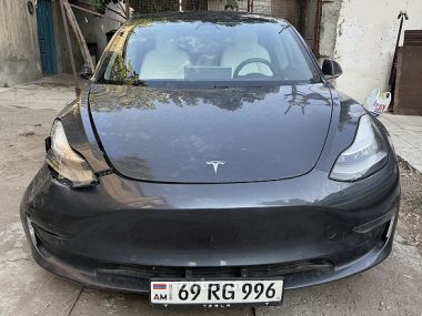 Tesla Model 3  2018 