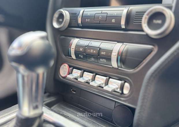 Ford Mustang 2021 — photo 11
