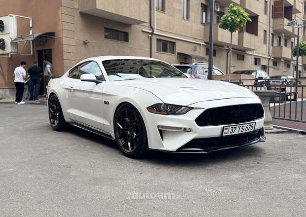 Ford Mustang 2021 — photo 1