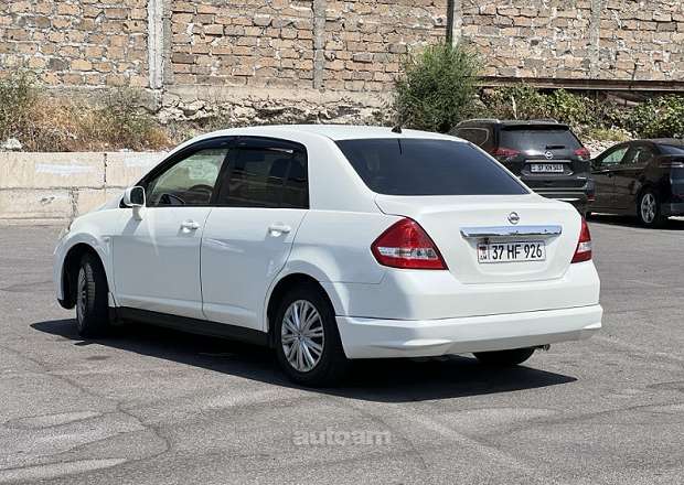 Nissan Tiida