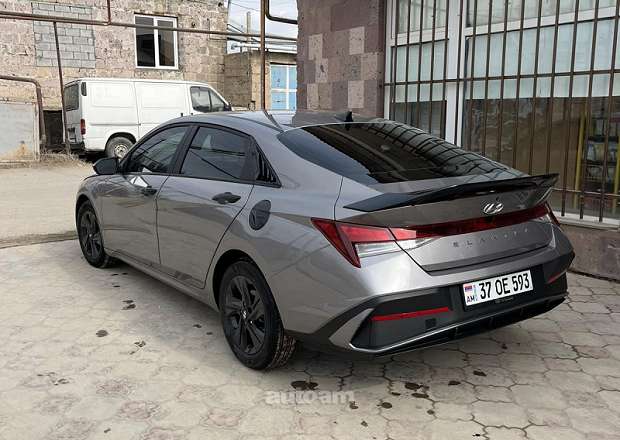 Hyundai Elantra 2023 — фото 12