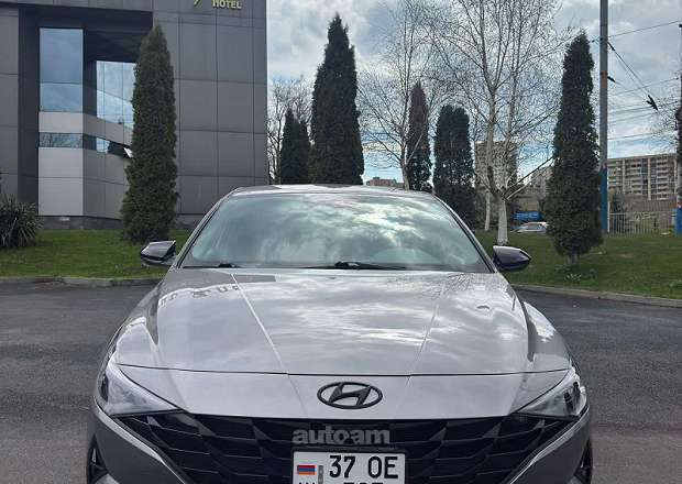 Hyundai Elantra 2023 — фото 1