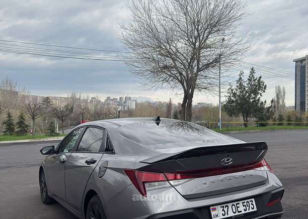 Hyundai Elantra 2023 — фото 2