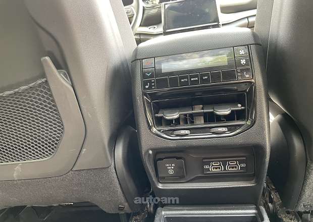 Jeep Grand Cherokee 2023 — photo 8