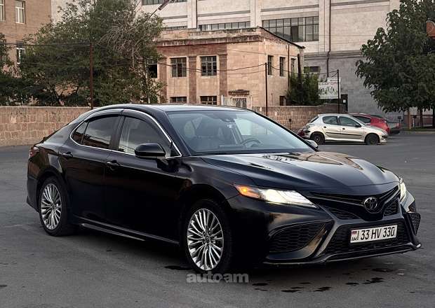 Toyota Camry 2019 — фото 1