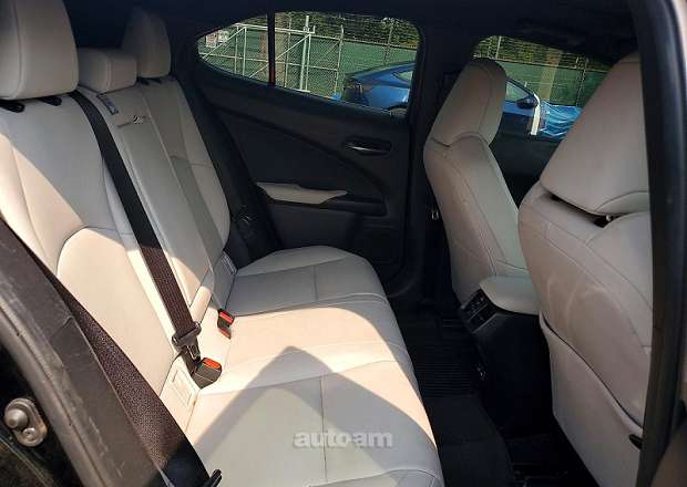 Lexus UX 200