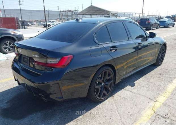 BMW 330