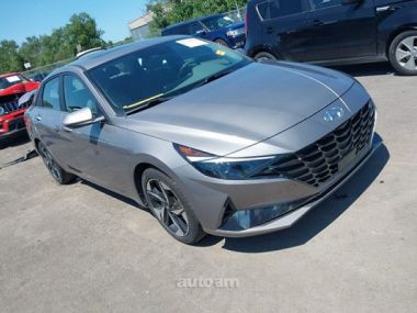 Hyundai Elantra  2022 