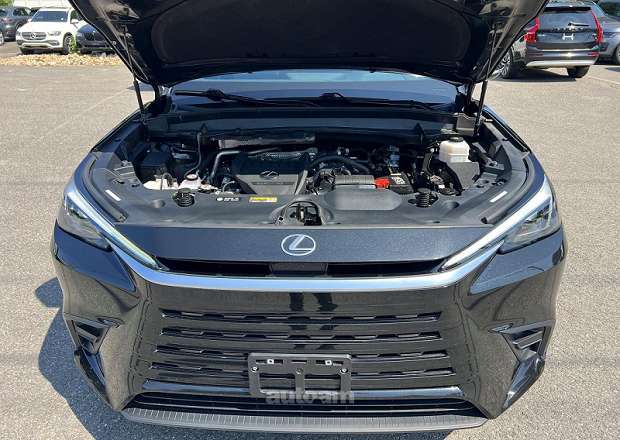 Lexus TX