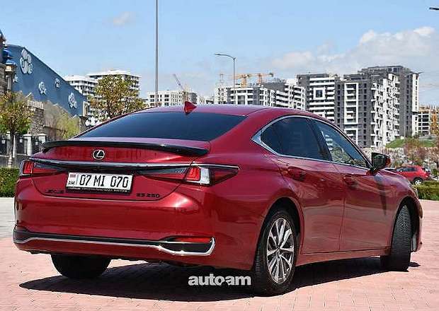 Lexus ES 200
