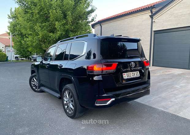 Toyota Land Cruiser 300