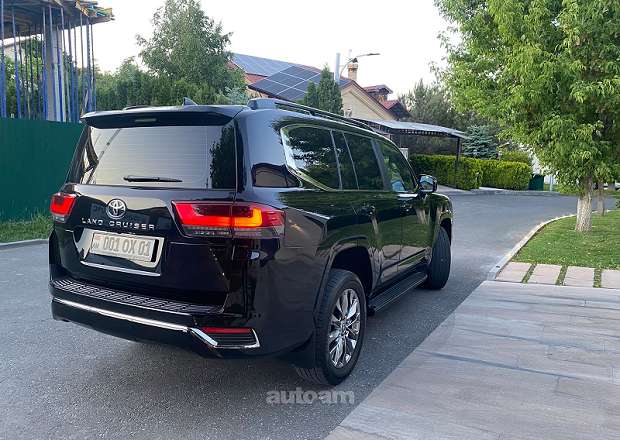 Toyota Land Cruiser 300