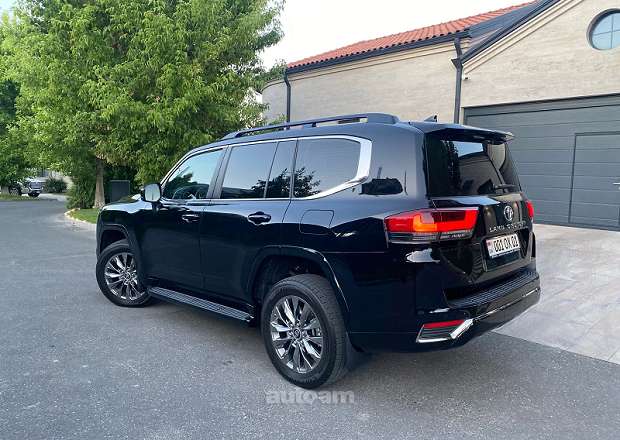 Toyota Land Cruiser 300