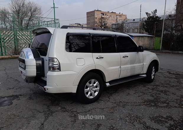 Mitsubishi Pajero 2011 — լուսանկար 1
