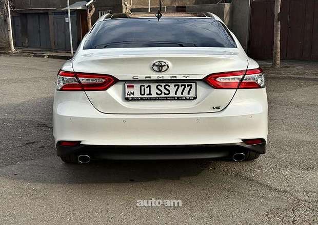 Toyota Camry 2021 — photo 2