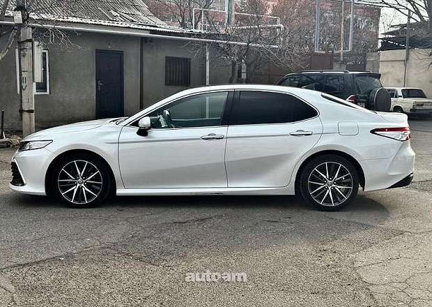 Toyota Camry 2021 — photo 4