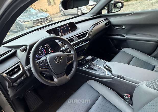 Lexus UX 200