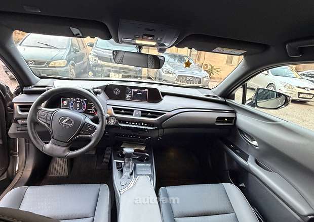 Lexus UX 200
