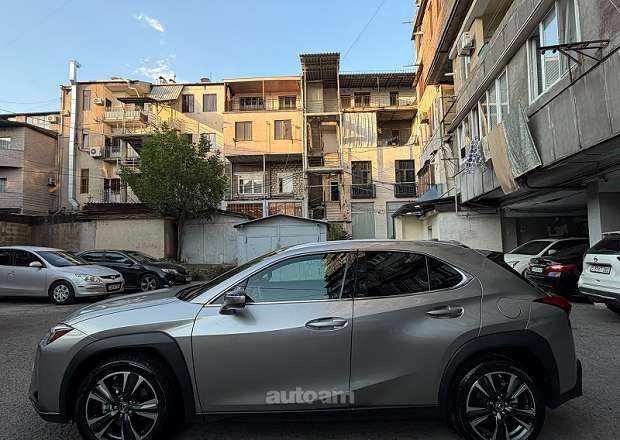 Lexus UX 200