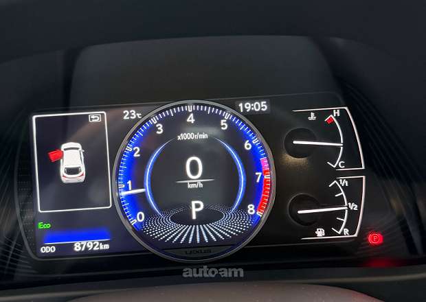 Lexus UX 200