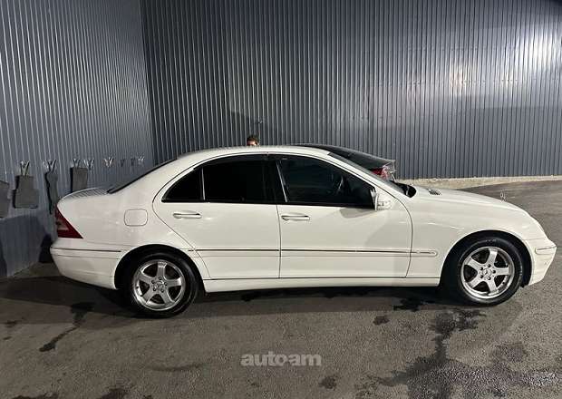 Mercedes-Benz C 240 2004 — լուսանկար 6