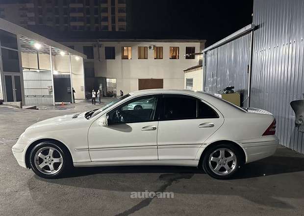 Mercedes-Benz C 240 2004 — լուսանկար 4