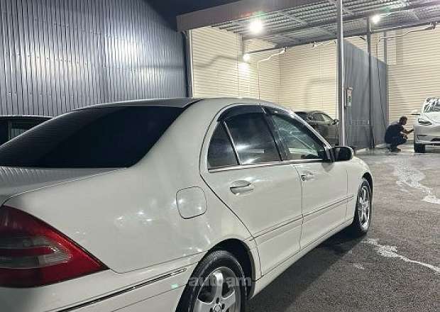Mercedes-Benz C 240 2004 — լուսանկար 5