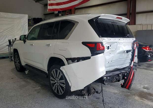 Lexus LX 700