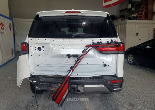 Lexus LX 700
