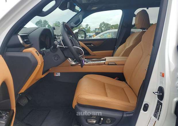 Lexus LX 700