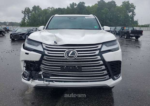 Lexus LX 700