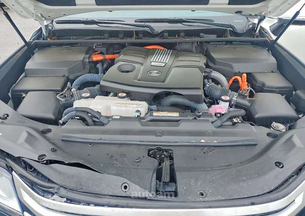 Lexus LX 700