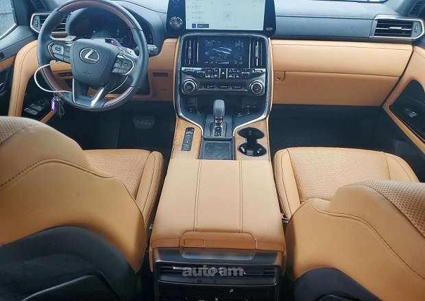 Lexus LX 700