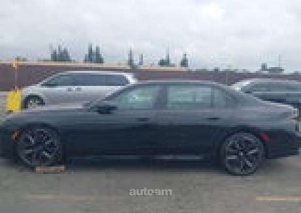 BMW i7