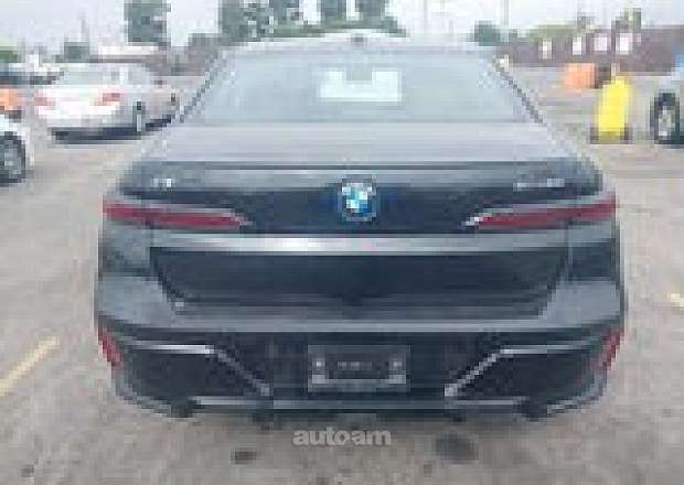 BMW i7