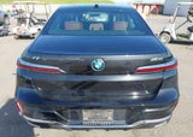 BMW i7
