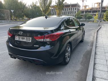 Hyundai Elantra  2012 