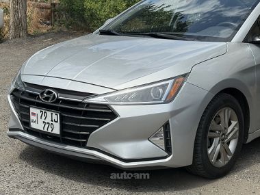 Hyundai Elantra  2019 