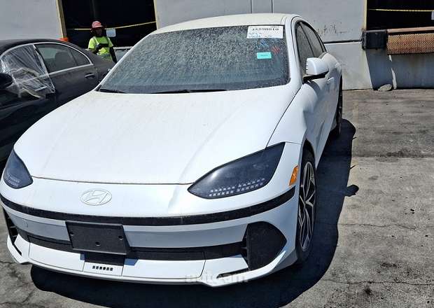 Hyundai Ioniq 2025 — photo 1
