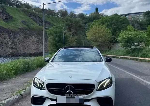 Mercedes-Benz E 300