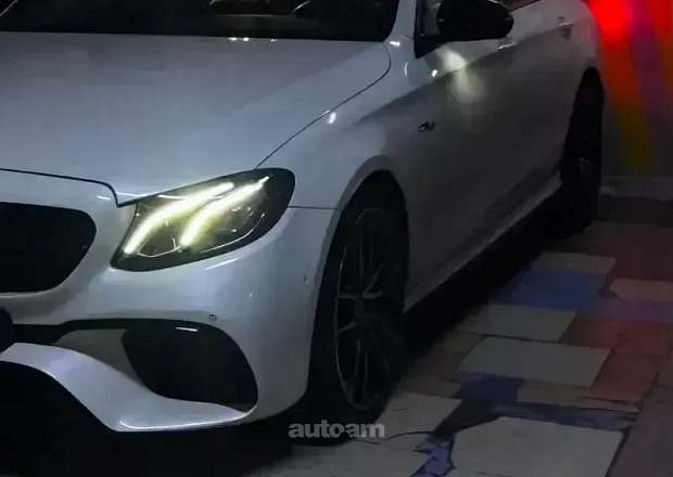 Mercedes-Benz E 300
