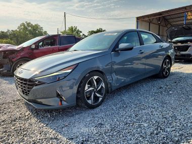 Hyundai Elantra  2022 