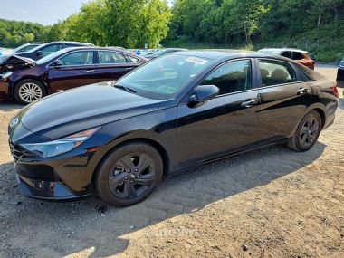 Hyundai Elantra  2022 