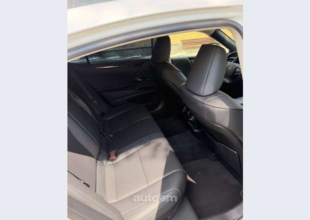 Lexus ES 300 2019 — photo 4