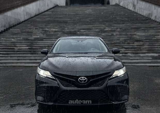 Toyota Camry 2020 — լուսանկար 2