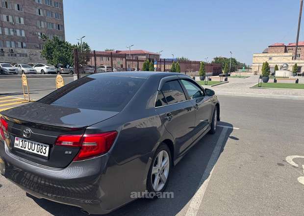 Toyota Camry 2014 — photo 3