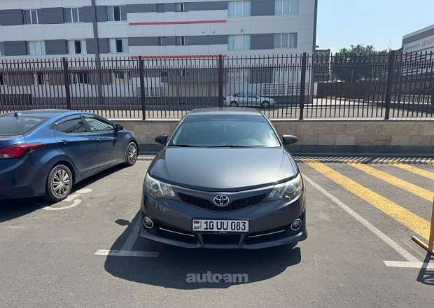 Toyota Camry 2014 — photo 1