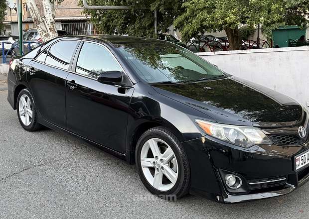 Toyota Camry 2013 — լուսանկար 3
