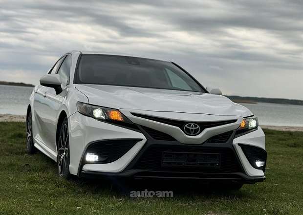 Toyota Camry 2021 — photo 1